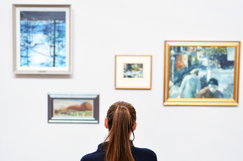 Visitor in gallery. Photo by Provision.