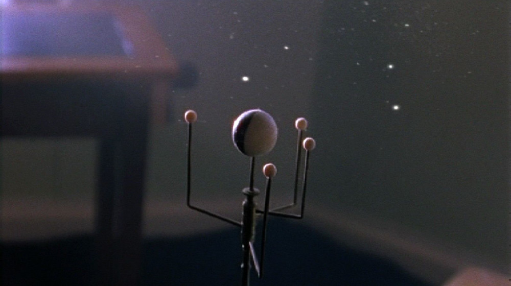 Grace Weir, Dust defying gravity (still), 2004. © the artist