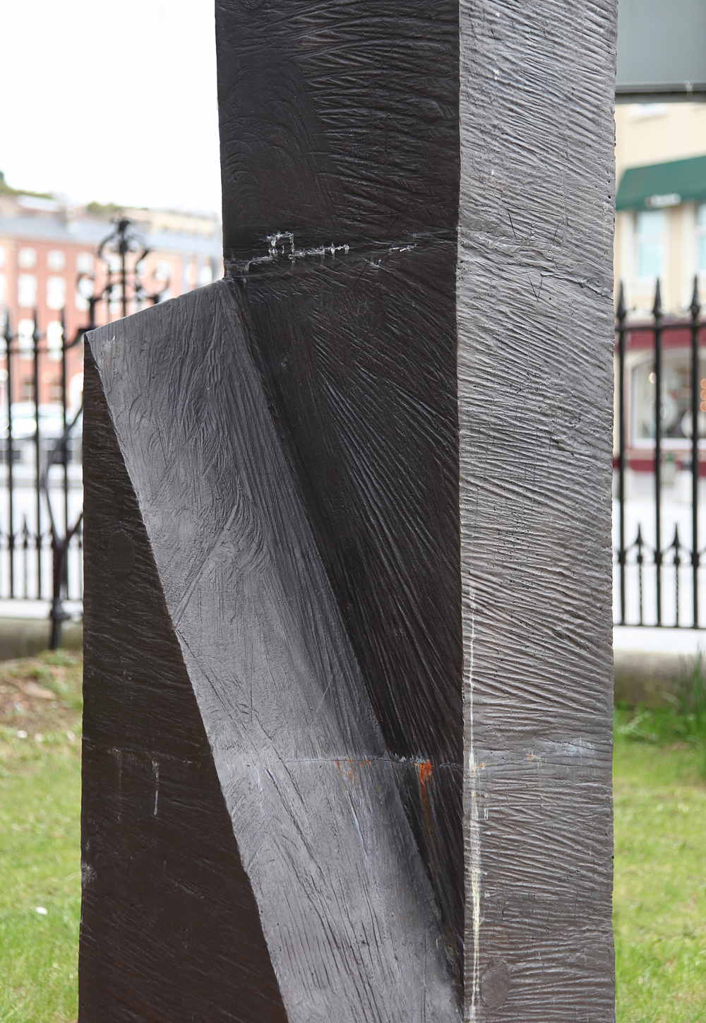 Michael Warren, Obelisk of Bronze, 1987-88, bronze, H 5 m. Presented to the State, 2012 (AIB Art Collection). (c) the artist_