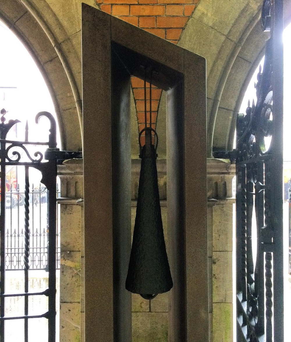 Vivienne Roche, Viapori Bell, 1991, bronze and steel, 236 cm. Presented, Friends of the Crawford Art Gallery, 1991. © the artist.